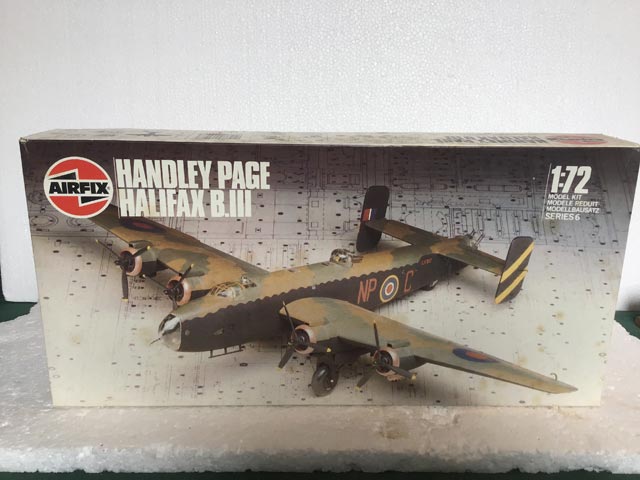 Airfix Model Kits - Handley Page Halifax B.III Series 6 1:72 Scale