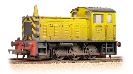 Bachmann Branchline 31-344 Class 04 Shunter D2332 Lloyd in NCB Industrial Yellow - weathered
