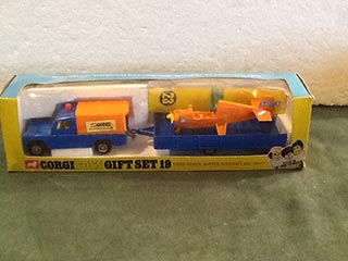 Corgi Toys Gift Set No 19 Land Rover, Nipper Aircraft and Trailer