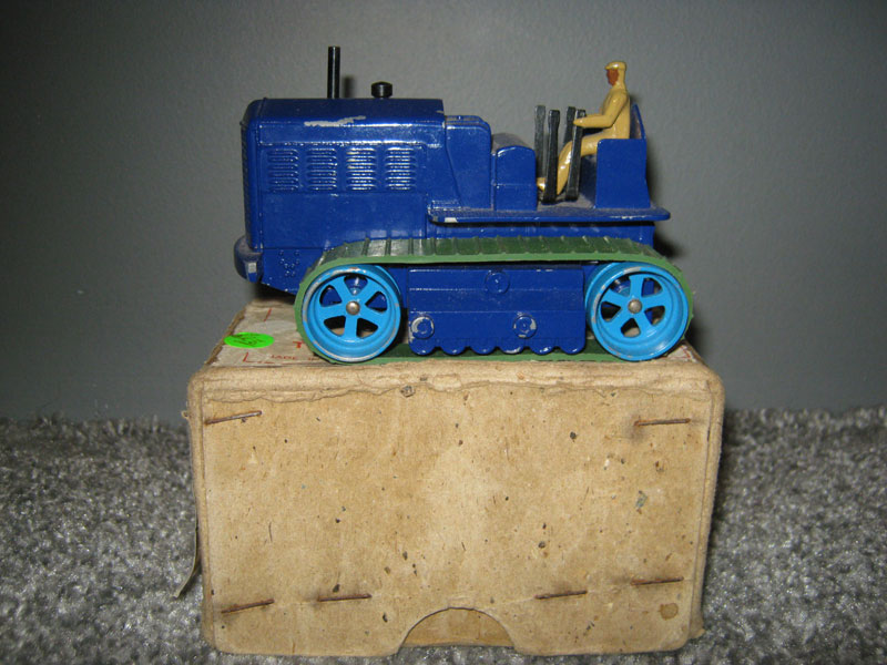 Dinky Supertoys 563 Blaw Knox Heavy Tractor, Dark Blue Body Mid Blue Rollers, Green Rubber Tracks Beige Driver