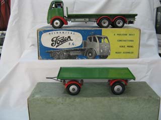 Foden FG 6-Wheel Platform Lorry, Green Body, Red Wings, Grey Chassis with a Dyson 8-Ton Drawbar Trailer, Green Body, Red Wings, Grey Chassis