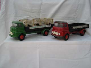 Tri-ang Minic Pair of Lorries, Country Farmer and Merton Abbey Brick Co