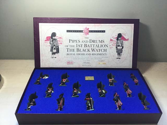 Britain’s Toy Soldiers Limited Edition The Pipes and Drums Of The 1st Battalion The Black Watch (Royal Highland Regiment) No. 836-2500 - Aquitania Collectables