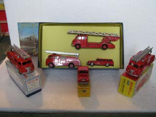 Dinky Toys 255, 955, 957