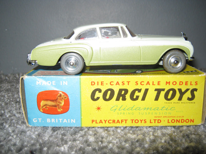 Corgi Toys 224 Bentley Continental Sports Saloon, Cream over Green Body, Red Interior