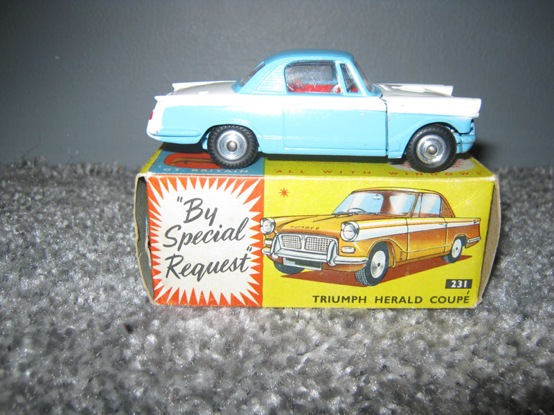 Corgi Toys 231 Triumph Herald Coupe Mid Blue Top/Bottom White Centre Red Interior