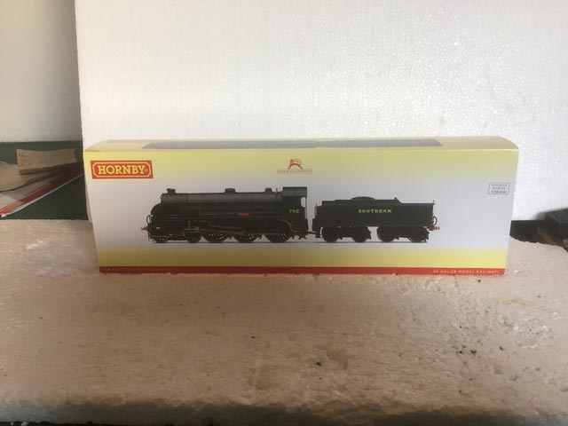 Hornby Railways R3527 SR Class N15 Locomotive Camelot DCC Ready