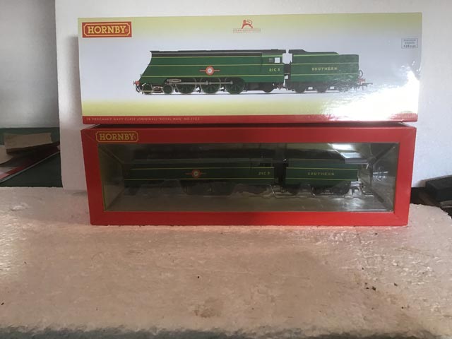 Hornby Railways R3435 Merchant Navy Class Locomotive Royal Mail DCC Ready