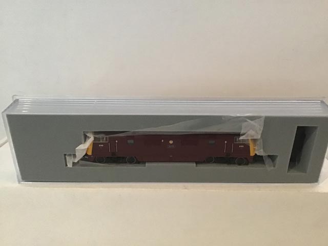 Graham Farish by Bachmann 371-603 Class 42 Warship Locomotive B-B Druid R/N D815 BR Maroon Livery Yellow Front