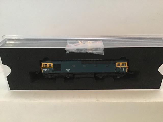 Dapol Railways 2D-001-020 Class 33 Bo-Bo Locomotive R/N 33102 BR Blue Livery