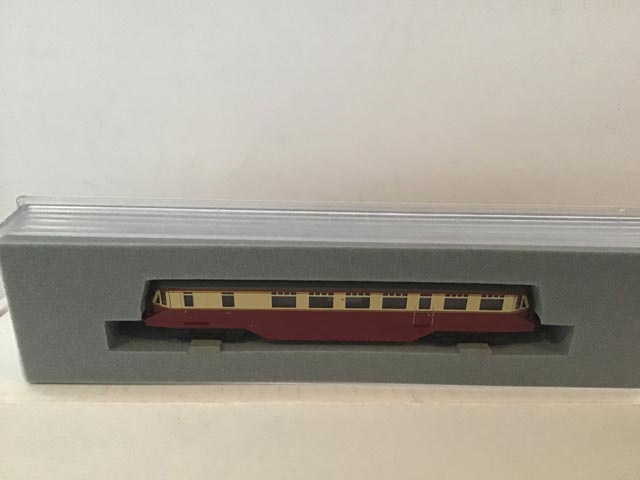 Graham Farish by Bachmann 371-627 GWR Railcar R/N W27W BR Red and Cream Livery