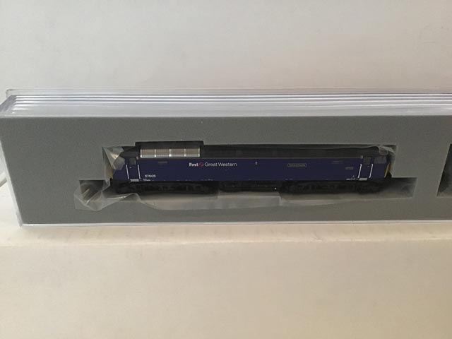 Graham Farish by Bachmann 371-655 Class 57 Co-Co Locomotive Totnes Castle R/N 57605 FGW Violet Blue Livery