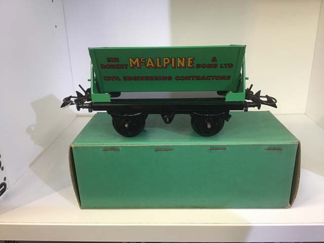 Hornby No 50 Side Tipping Wagon Sir Robert McAlpine