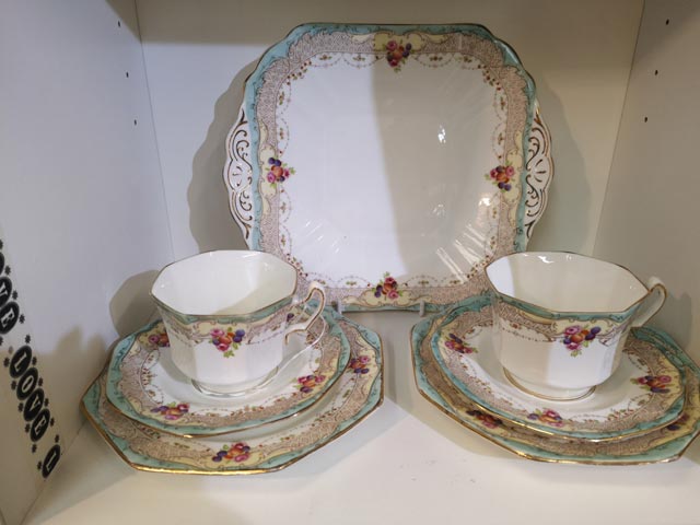 English Porcelain at Aquitania Collectables