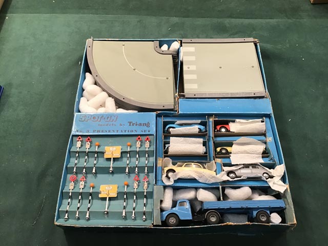 Spot-On by Tri-ang No.3 Presentation Set - Aquitania Collectables