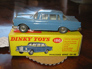 Dinky Toys 186 Mercedes Benz 220 SE