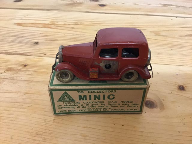 Tri-ang Minic £100 Ford Saloon